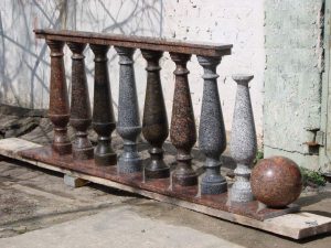 Гранітні вироби для дому та вулиці: як вибрати елементи з натурального каменю