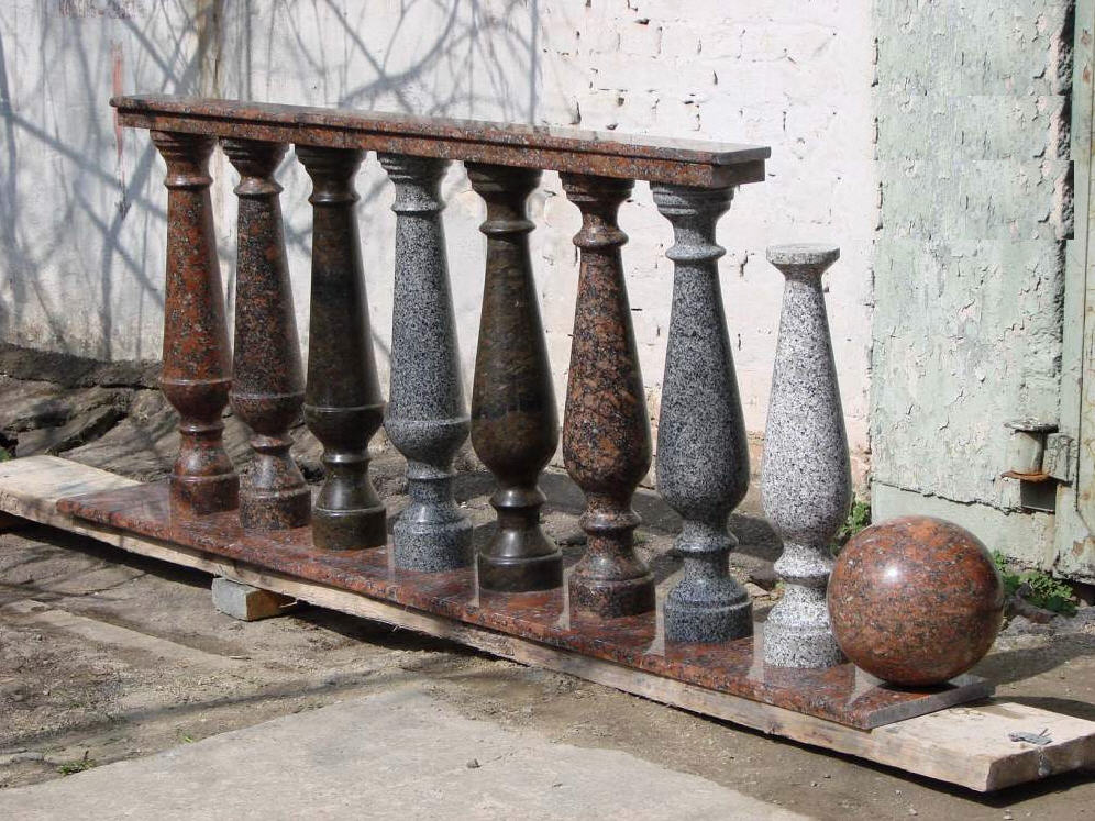 Гранітні вироби для дому та вулиці: як вибрати елементи з натурального каменю