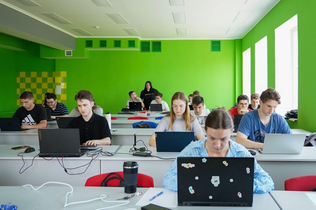 Студенти біомедичної інженерії Житомирської політехніки, практичне навчання та інноваційні технології студенти біомедичної інженерії, Житомирська політехніка, навчання штучні органи, телемедицина, медичні інформаційні системи