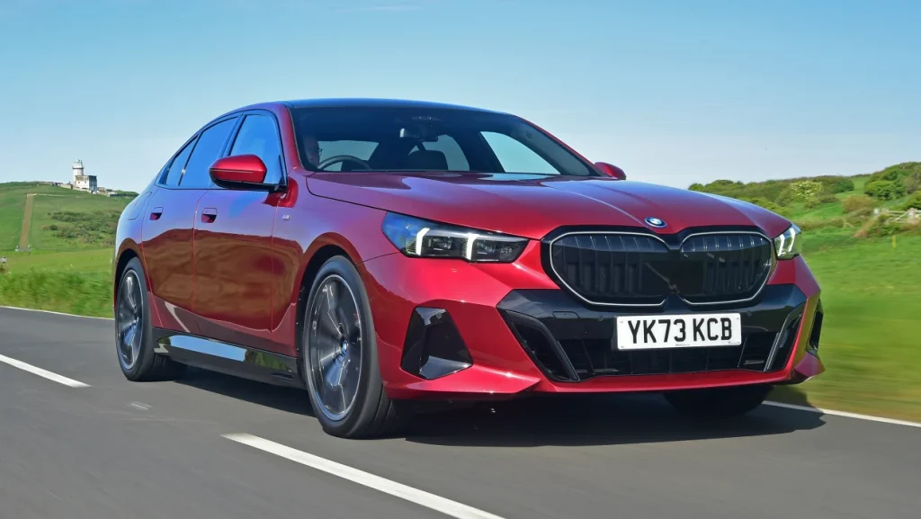 BMW 5 серії: седан, що визначає стандарти бізнес-класу